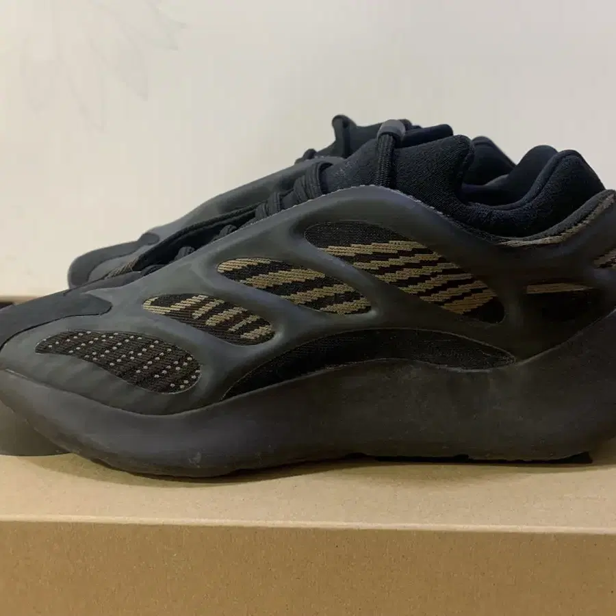 Air Yeezy700