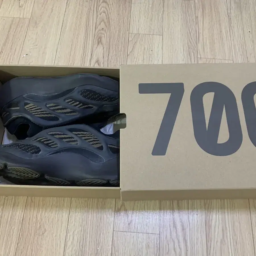 Air Yeezy700