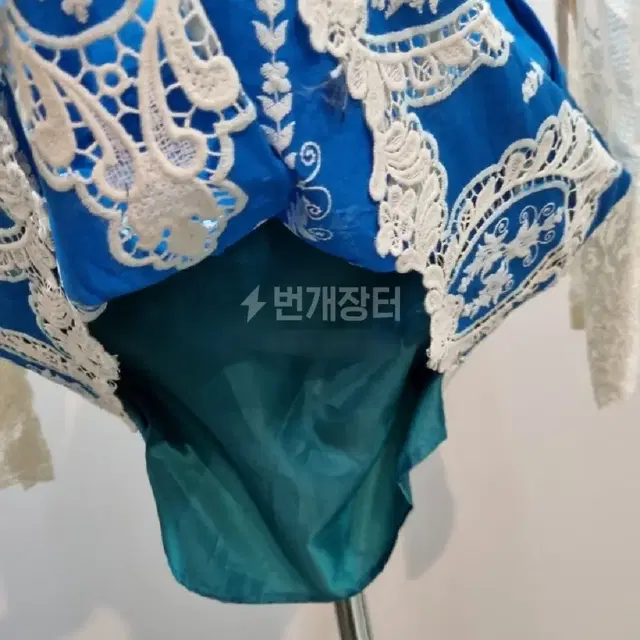 레이스 자수 스커트