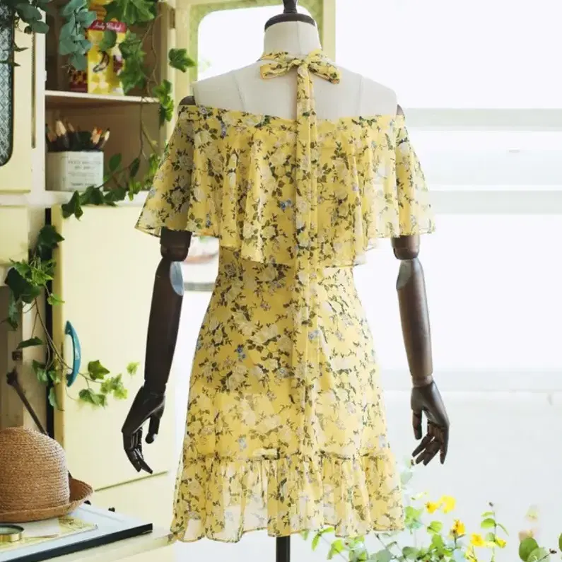 (새상품,무배) 밀크코코아 lemon flower olivia dress