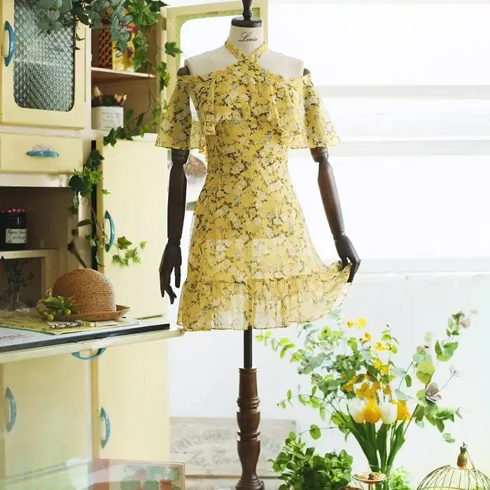 (새상품,무배) 밀크코코아 lemon flower olivia dress