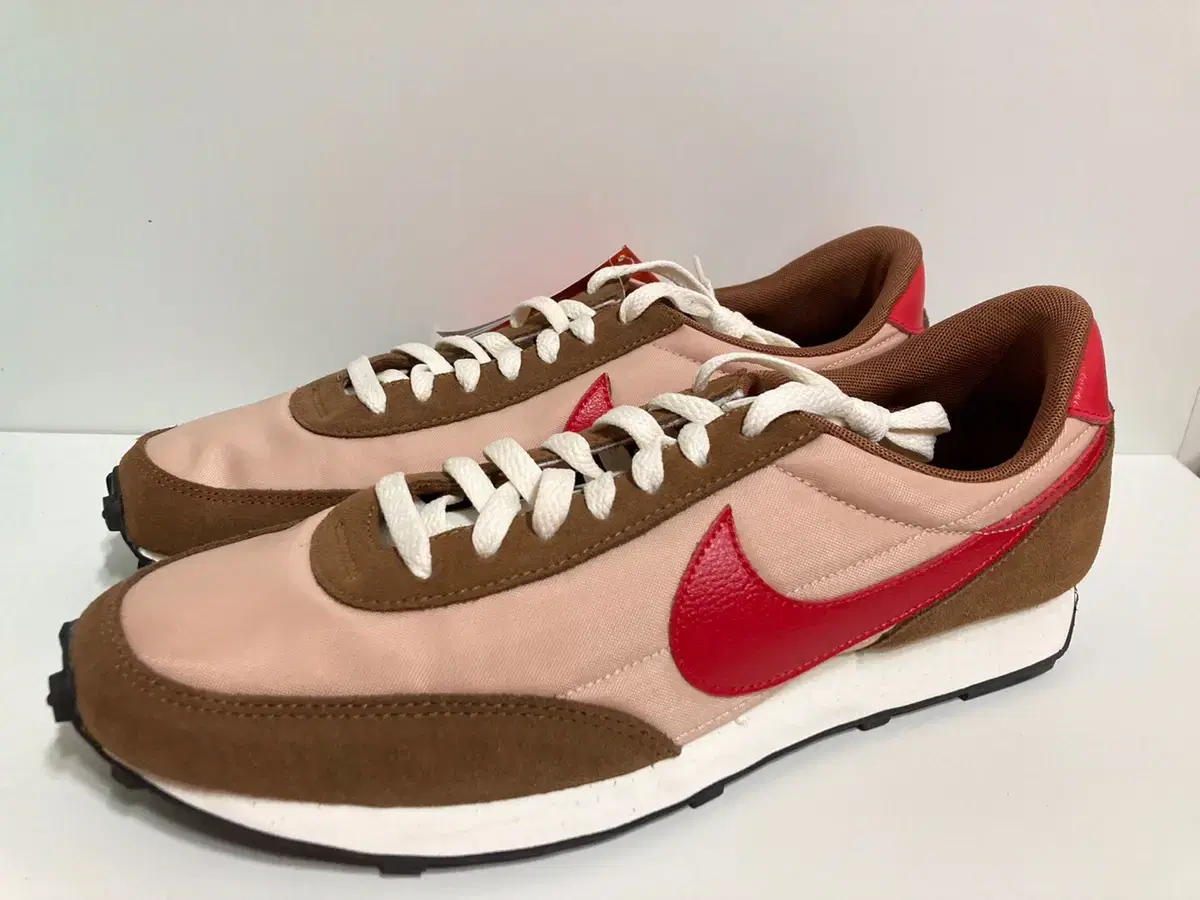 [250 270 280 290] Nike Women's Dabrayk Brown Red