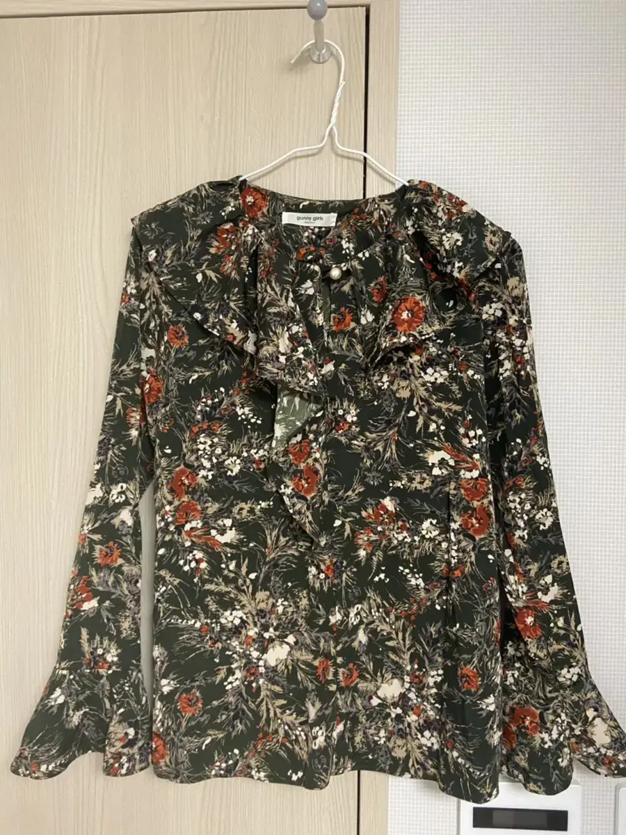 Vintage Flowers gaeul Mood Blouse