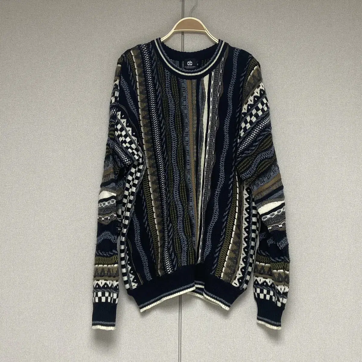 Knit sweater 