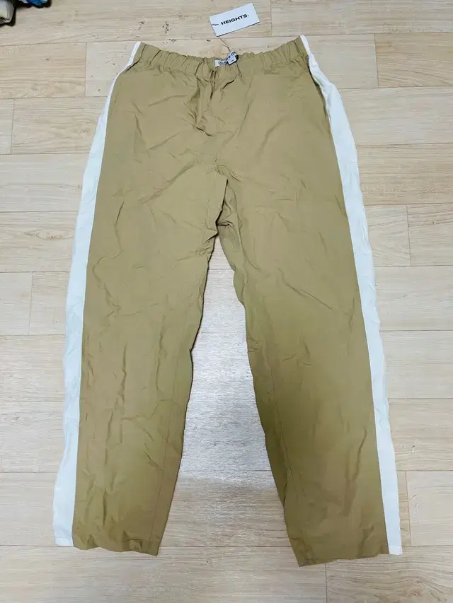 L) Izola Nylon Pants