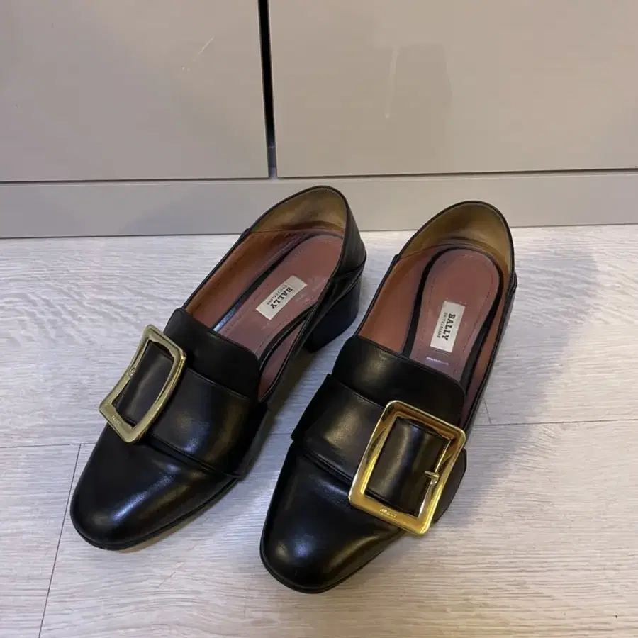 BALLY 발리 여성 로퍼 35.5