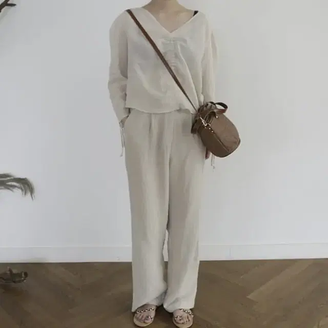 (새상품)어리틀빗 natural maxi linen pants