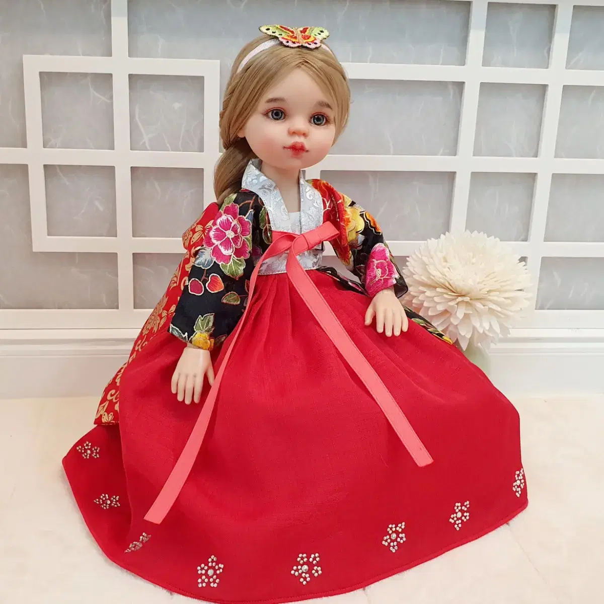 Paola Reina Hanbok 