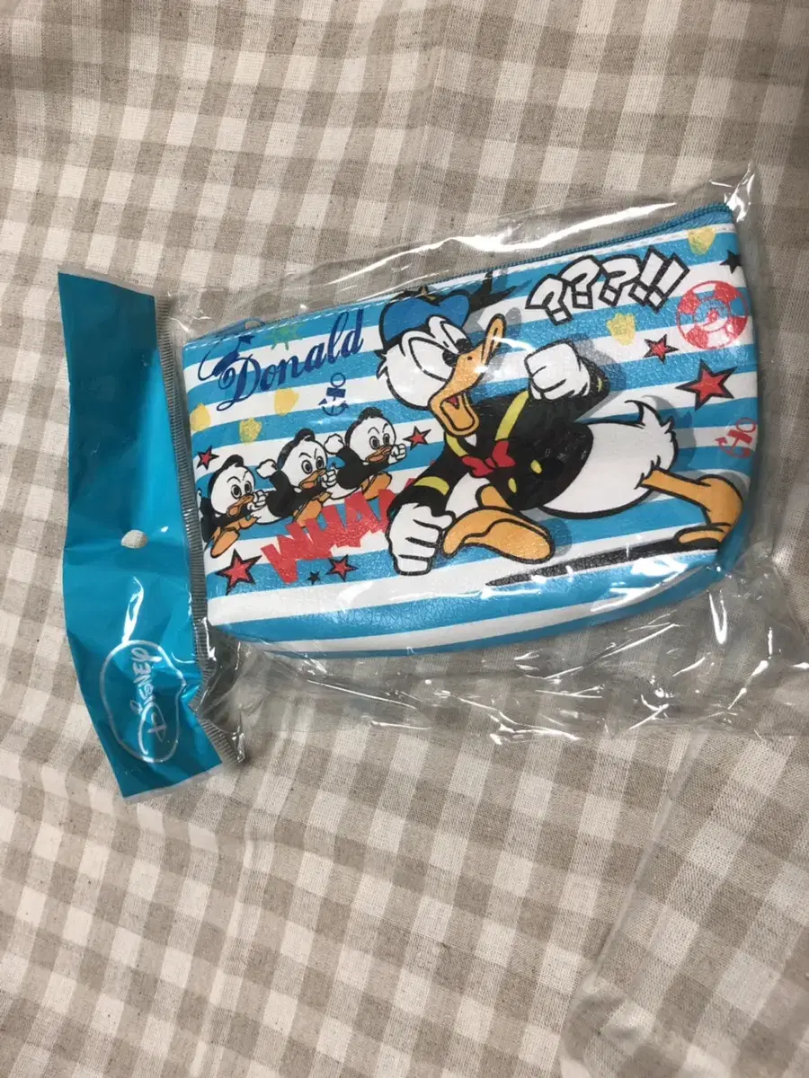 Donald Duck pouch