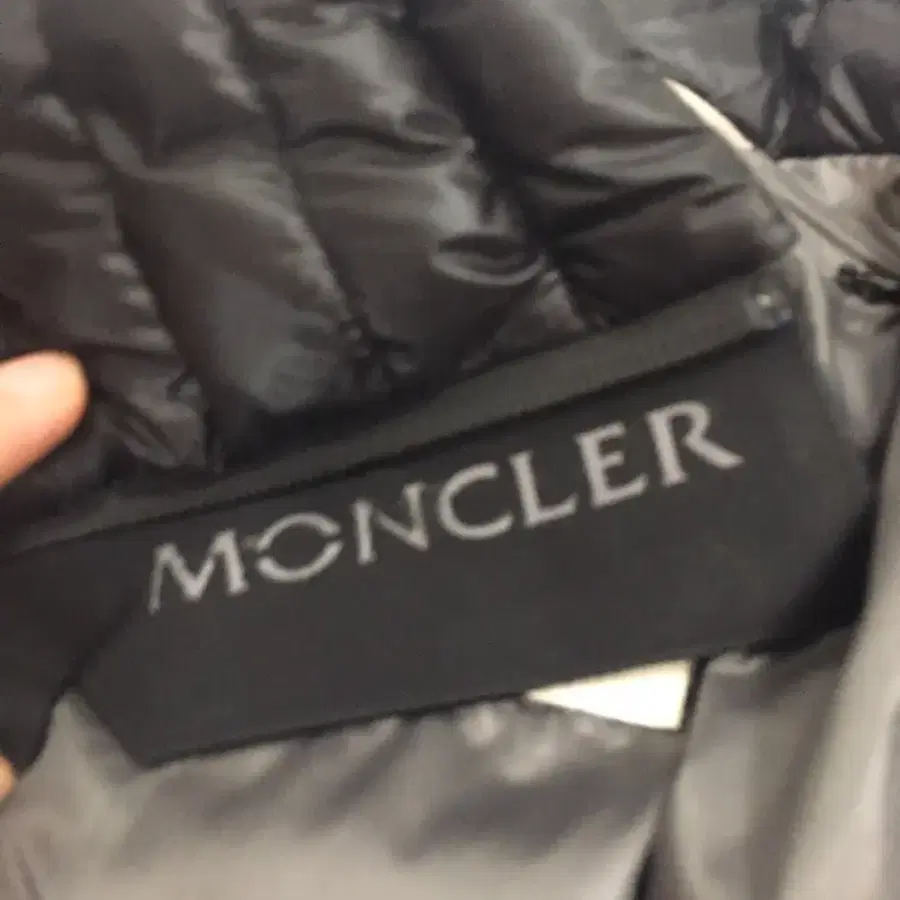 {백화점판}MONCLER(몽클레어) 양가죽 패치 라이더 패딩 자켓