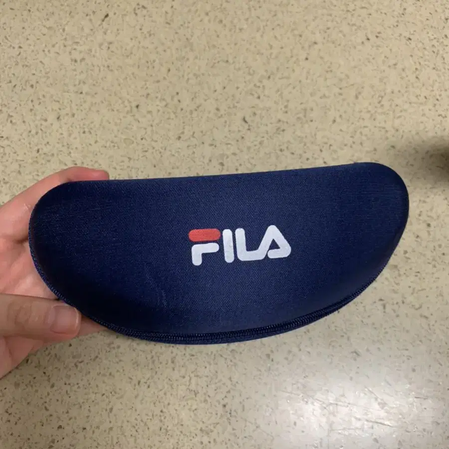 휠라(FILA) 미러 선글라스 팝니다