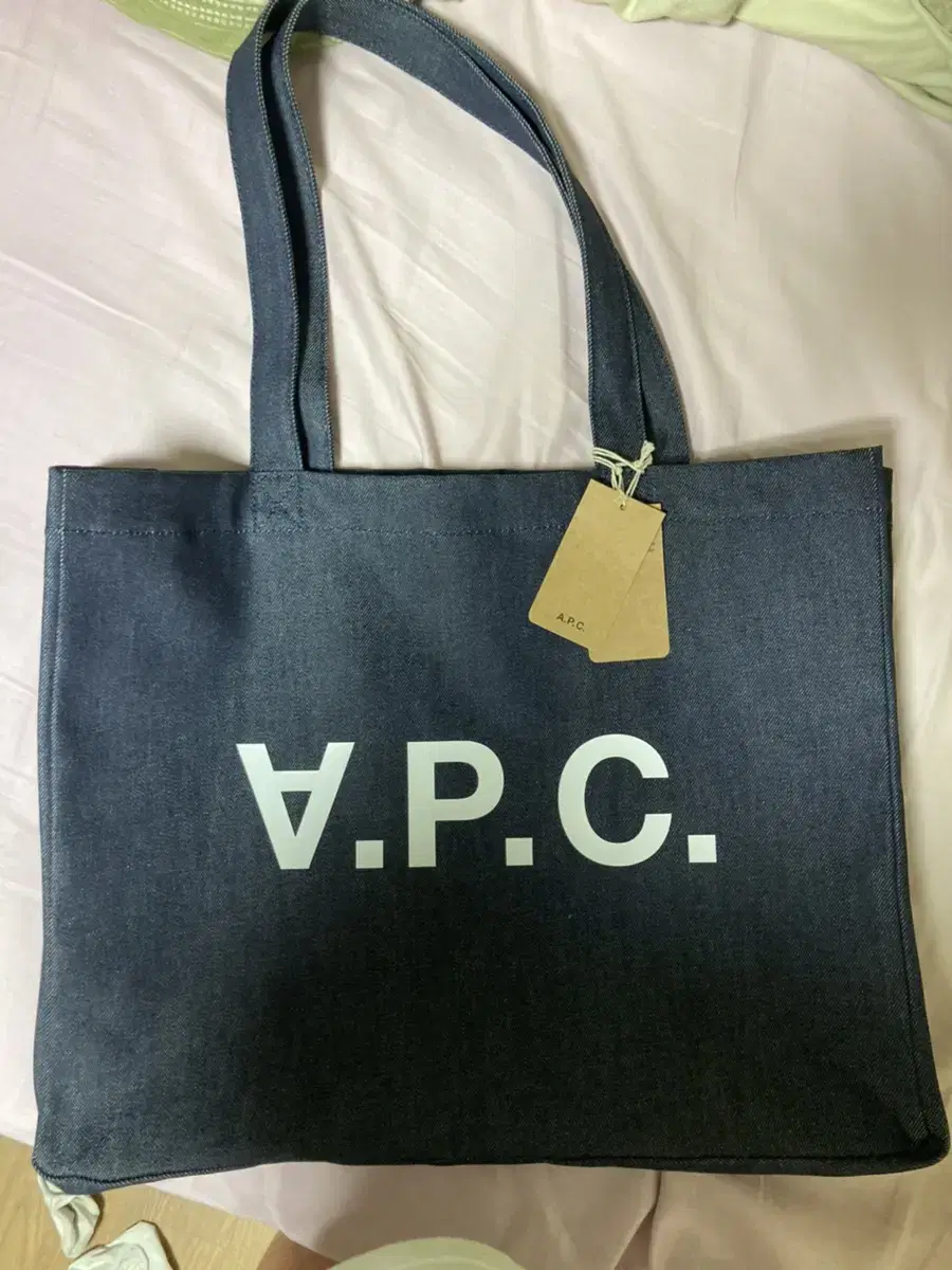 A.P.C 에코백 아페쎄