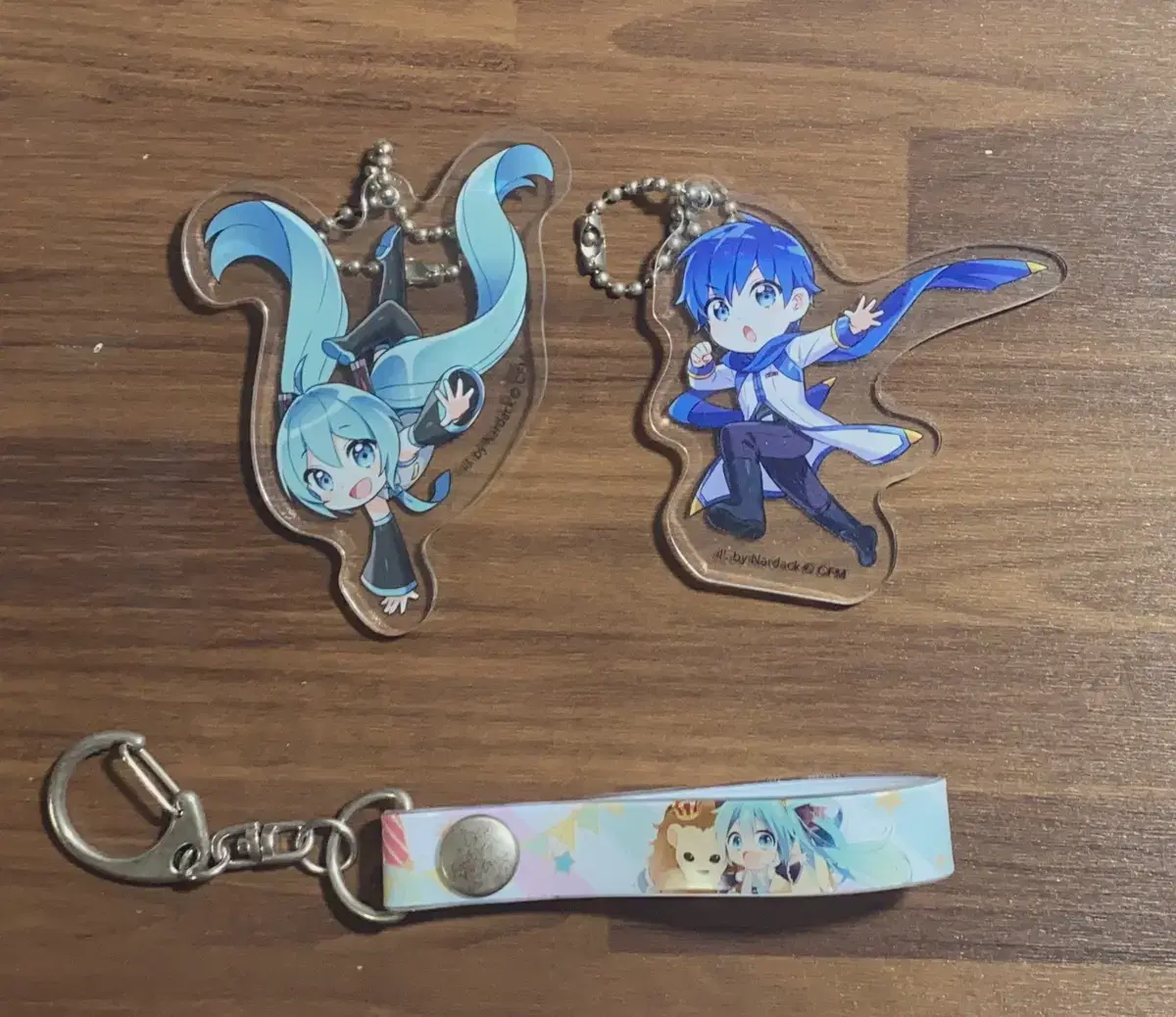 Official Miku, Kaito, Mikuruka reversible keyring