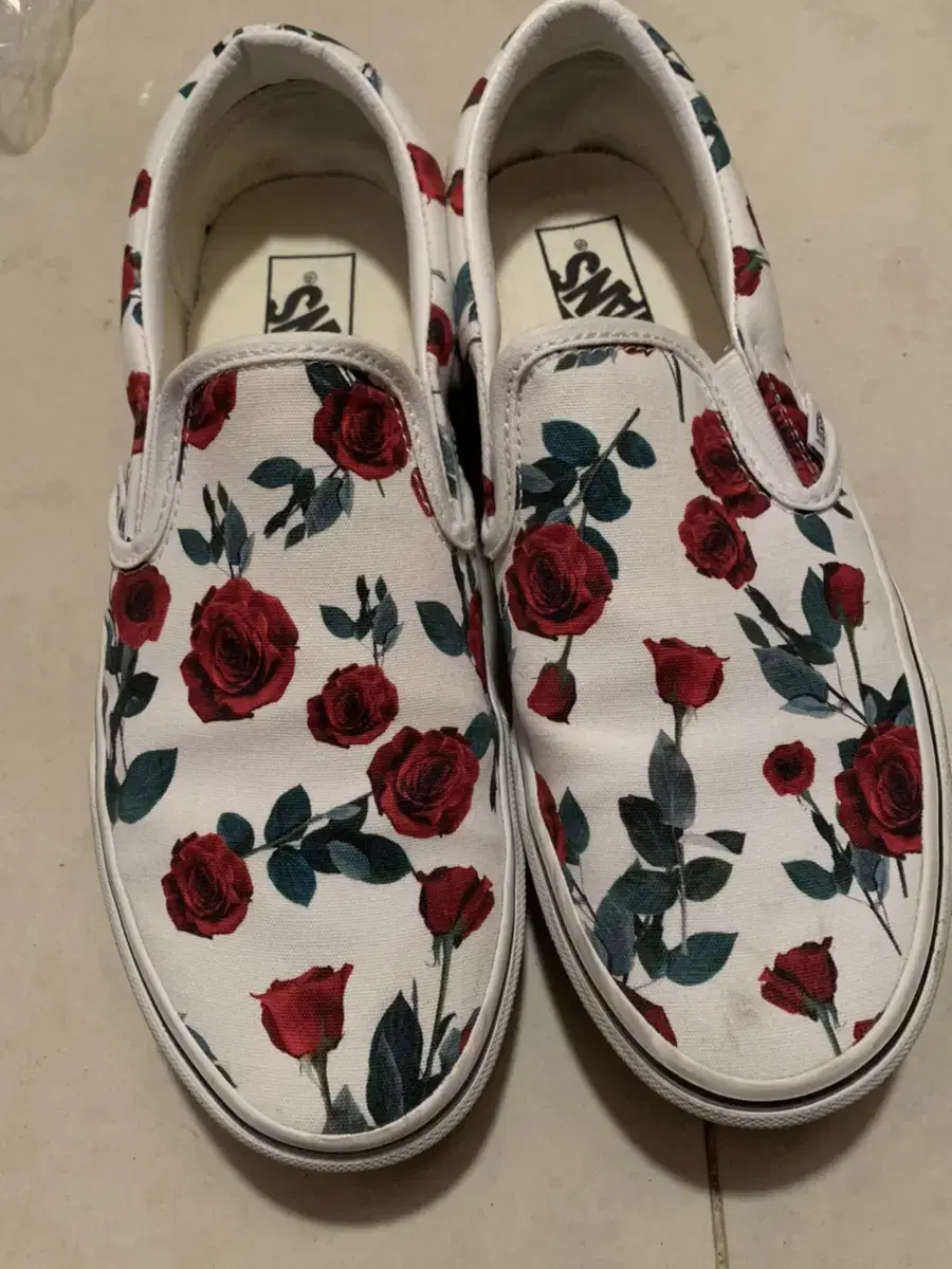 Vans limited edition: Rose Classic Slip-On (255)