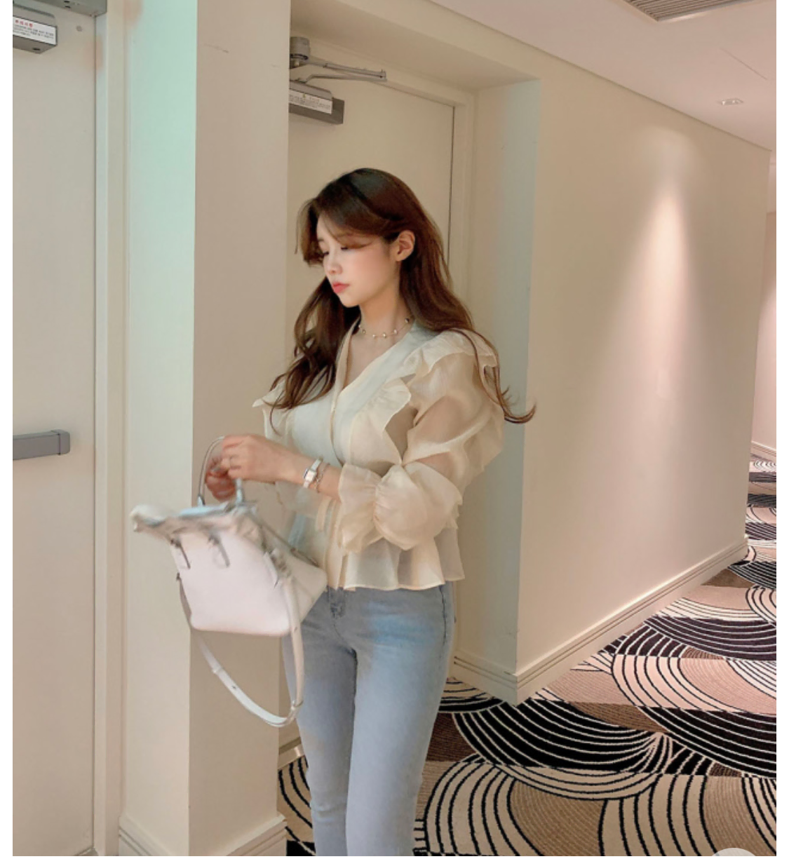 오늘만 가격 내림! 모던로브 프릴블라우스 베이지색상+연청 일자팬츠 세트