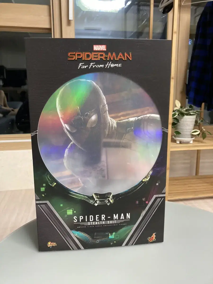 [Hot Toys] Spider-Man Stealth Suit Par From Home Unveiled