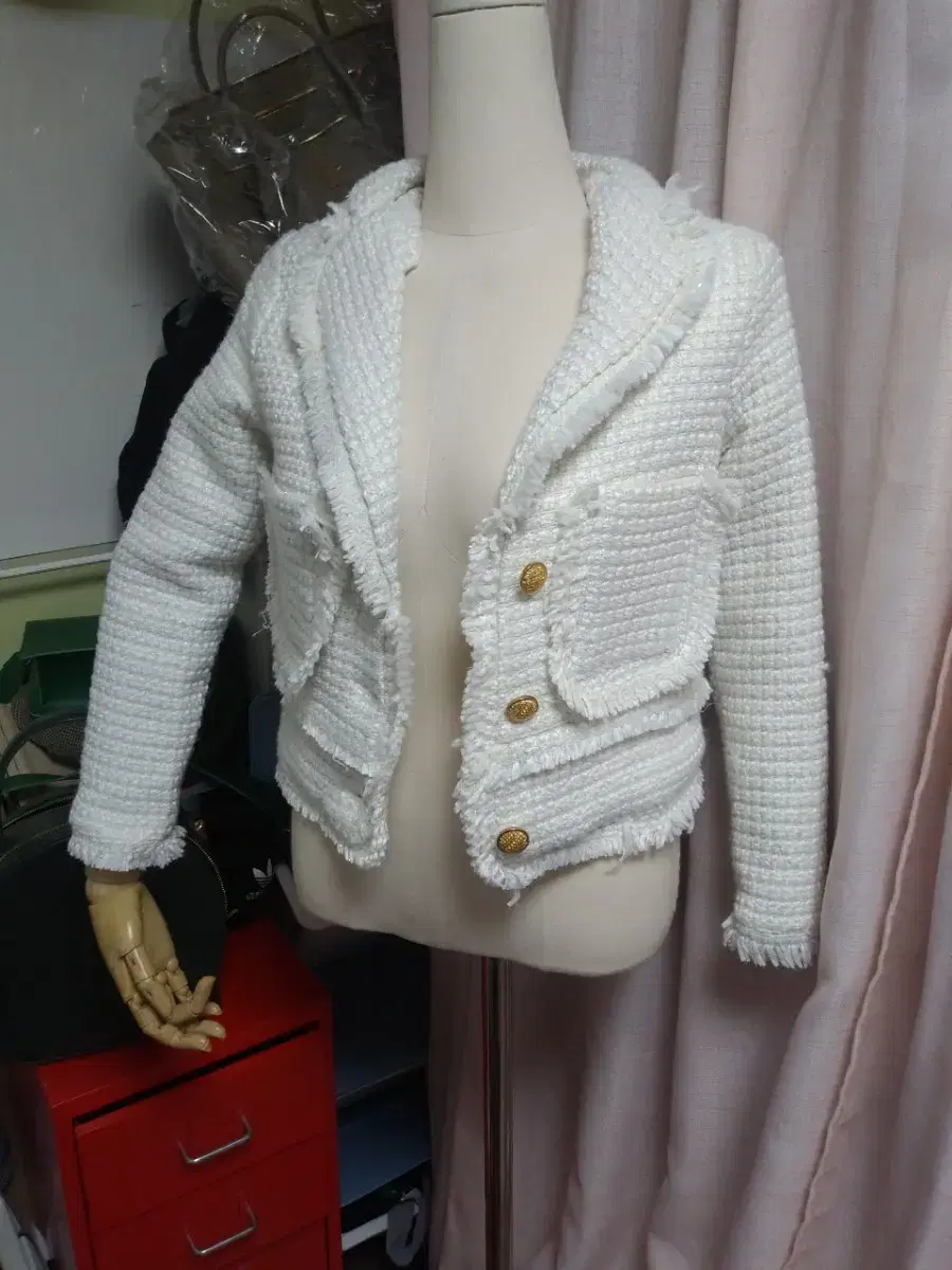 White crop-tassel jacket