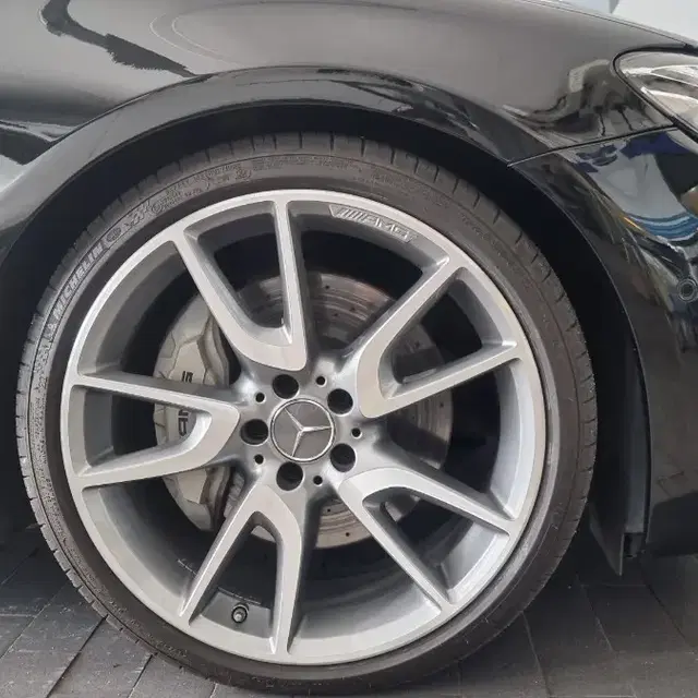 e43 amg 20인치 휠타이어 판매합니다.