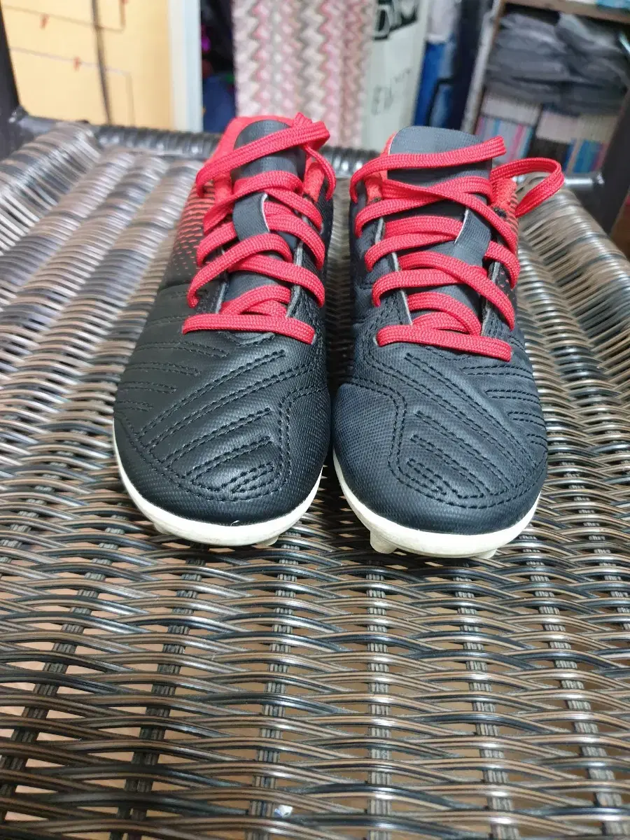 175. 데카트론킵스타 축구화