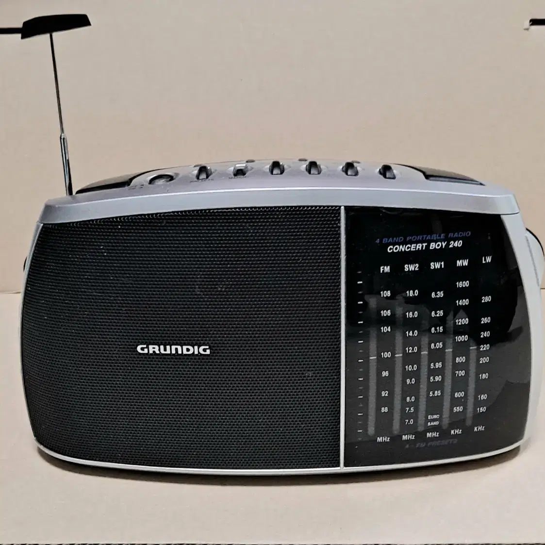 독일 포터블 라디오 그룬딕 GRUNDIG CB240