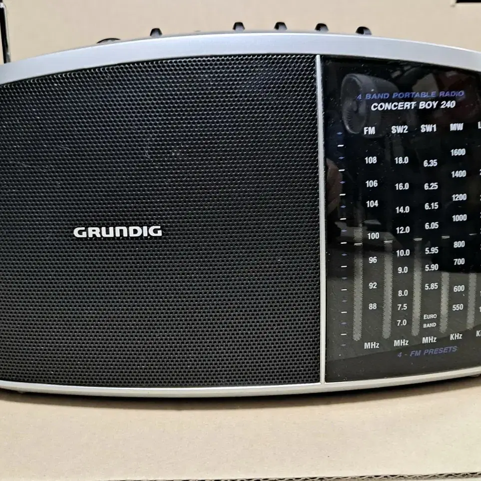 독일 포터블 라디오 그룬딕 GRUNDIG CB240