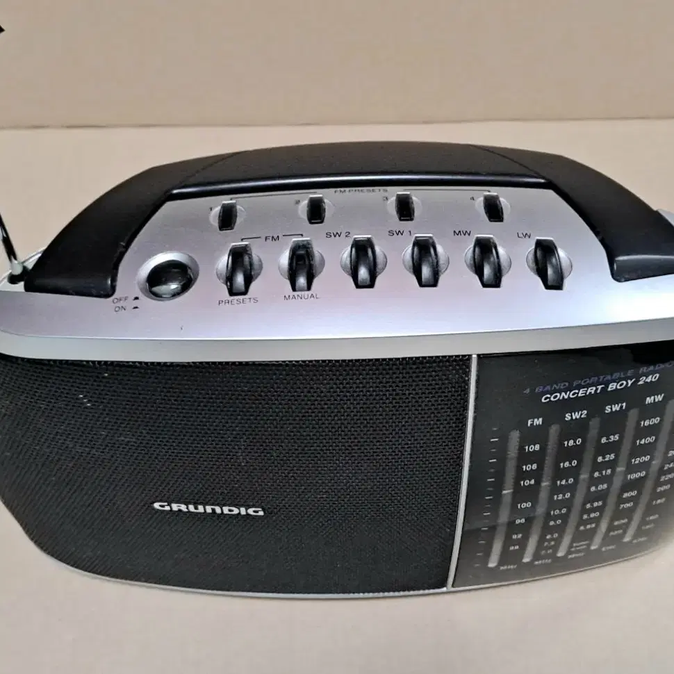 독일 포터블 라디오 그룬딕 GRUNDIG CB240