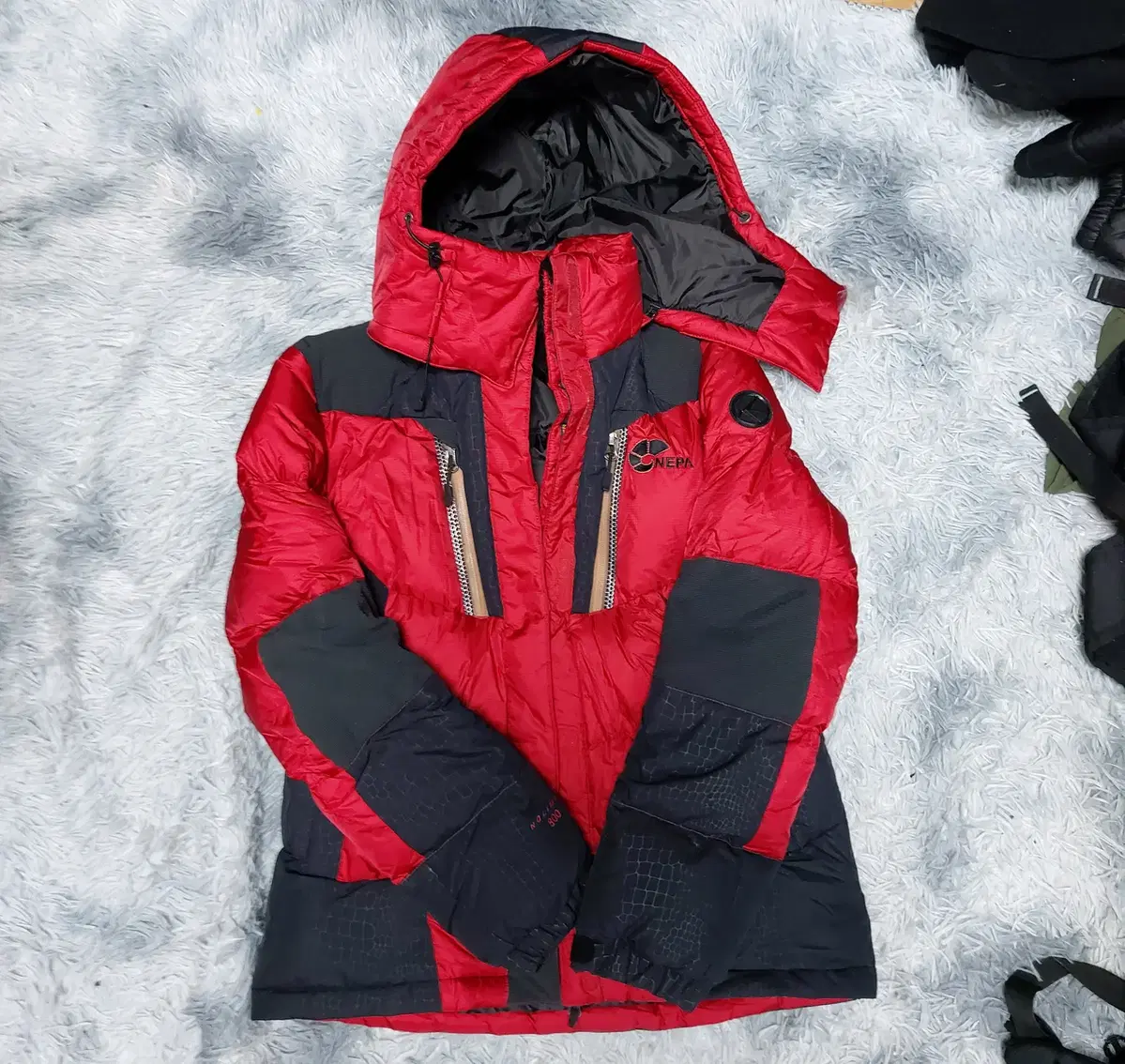 90 Nepa Drop Red with black and white padding