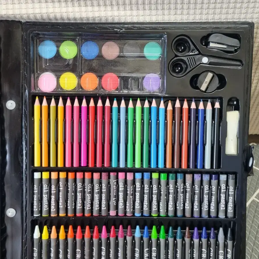 150 piece art set