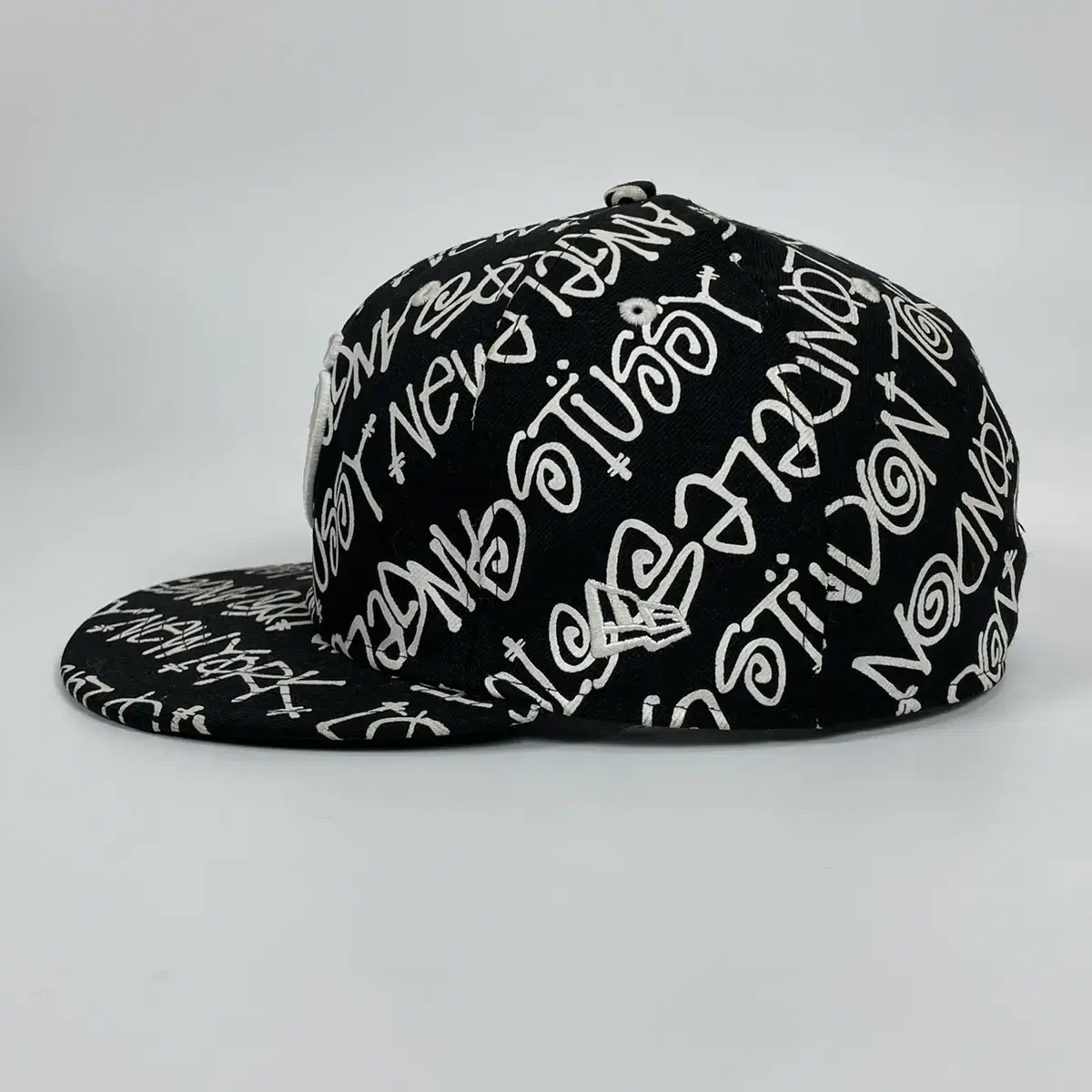 stussy curly s 스투시  뉴에라 로고 볼캡 모자