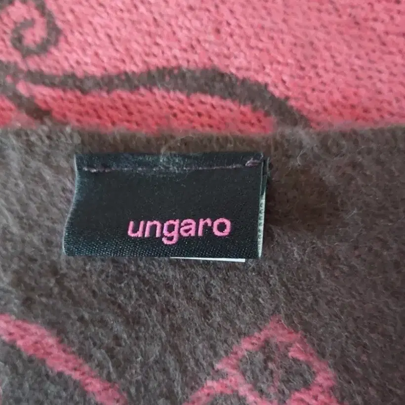 [미착용]웅가로(ungaro) 아크릴100% 숄