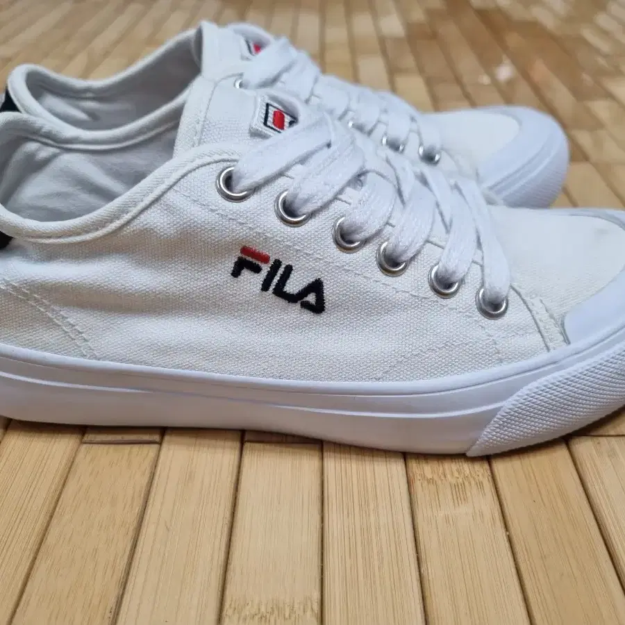 FILA 단화 화이트스니커즈 220cm