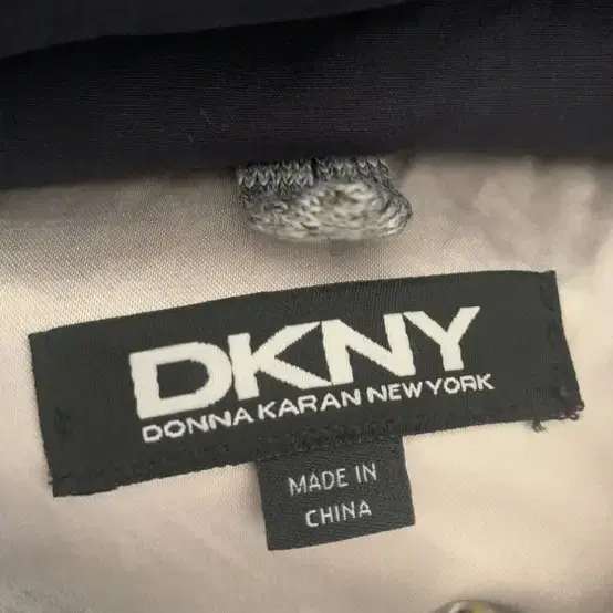 dkny 롱패딩 팝니다 사이즈 100