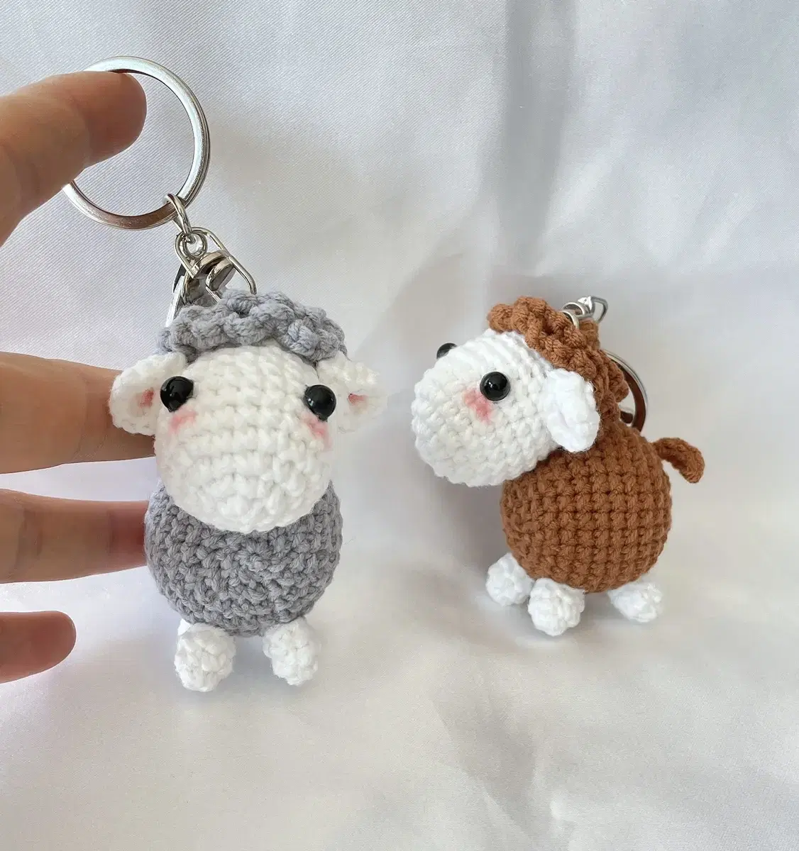 Hand-knitted keyring 