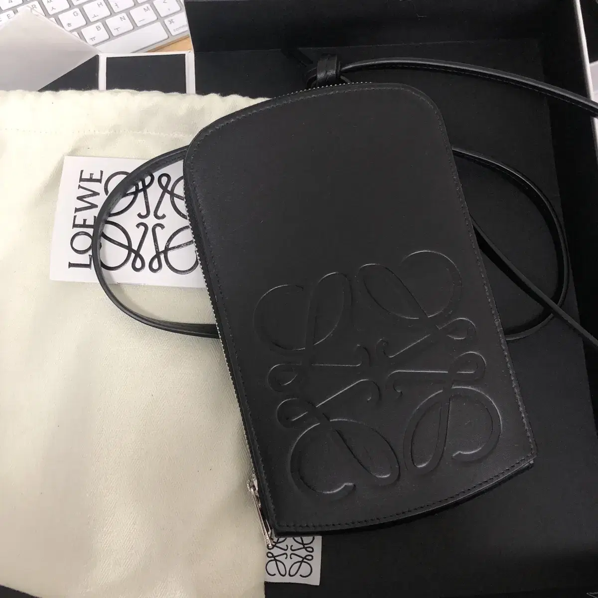 로에베 카프스킨 로고 파우치 블랙 LOEWE 정품