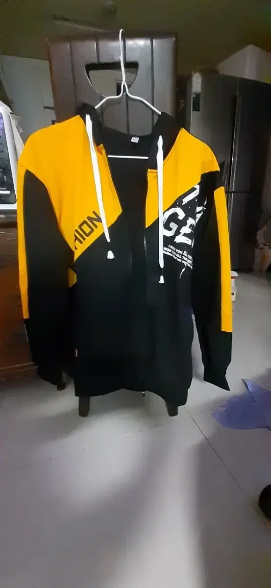 Hip Hop Style Zip-Up Hoodie Large (Packing price!)