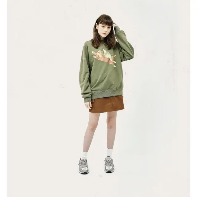 론론 PIGMENT CATPID SWEATSHIRT KHAKI