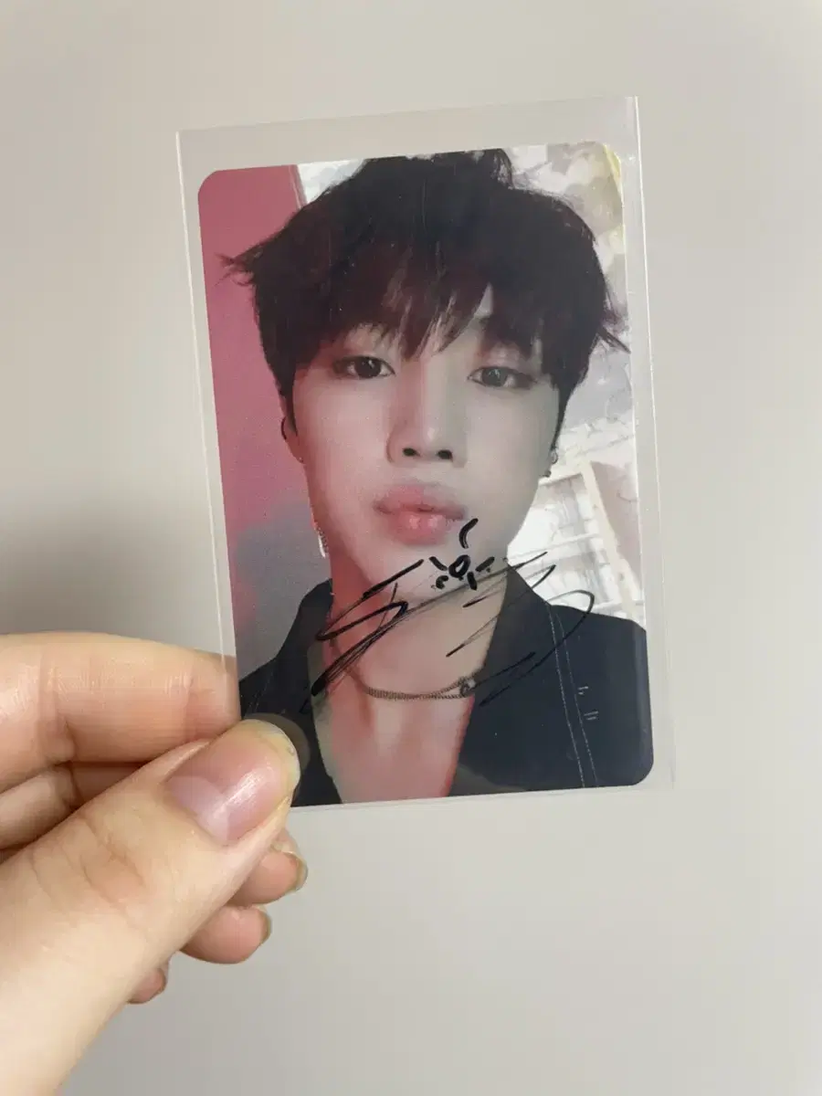 The Boyz sunwoo sell autographed poca.