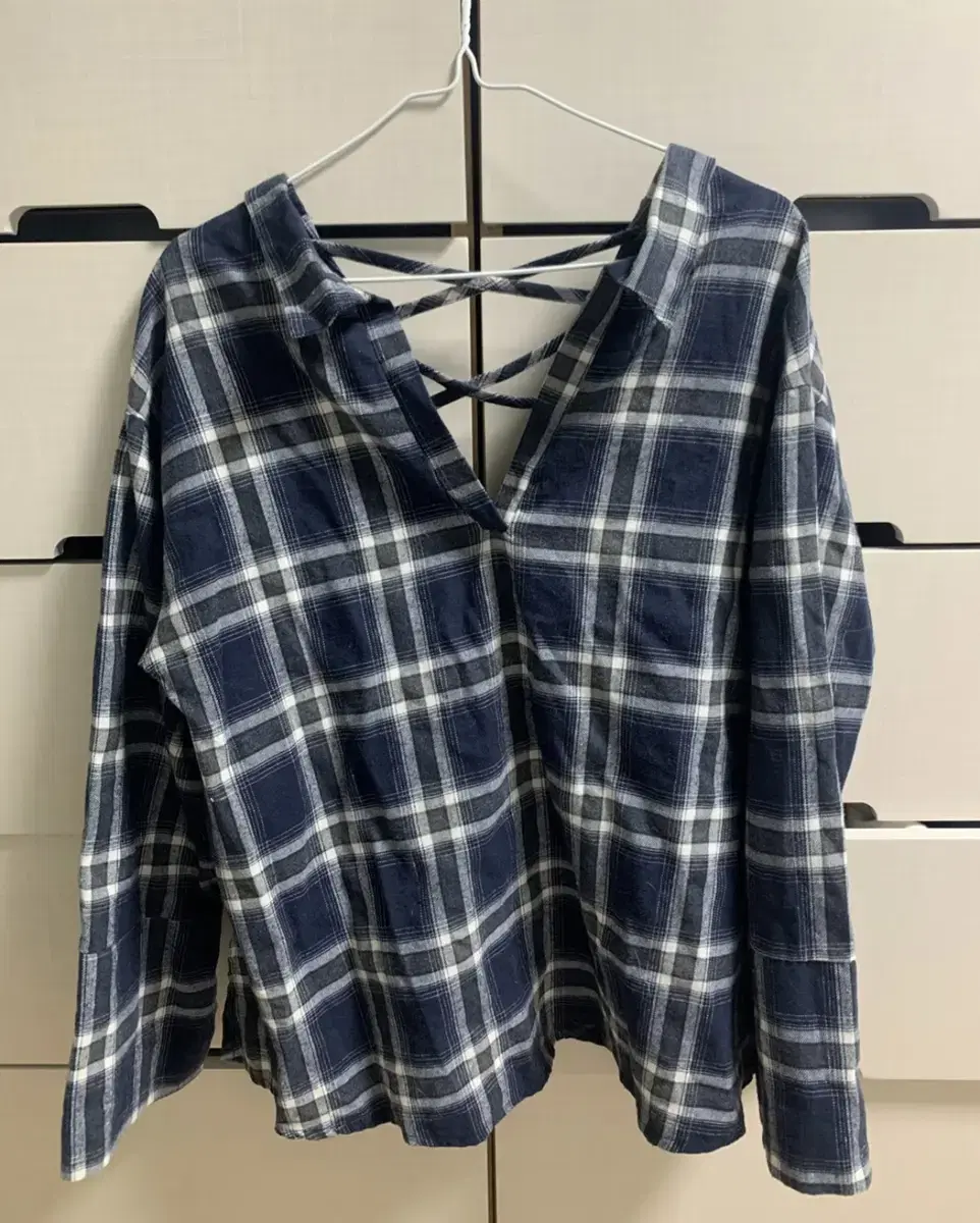 V-neck x-strap checkered jacket