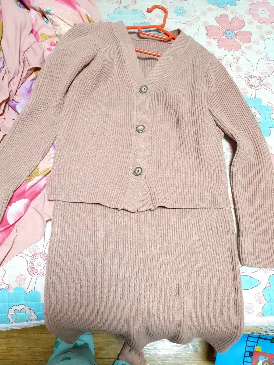 Women's knit two-piece 6,000 won 