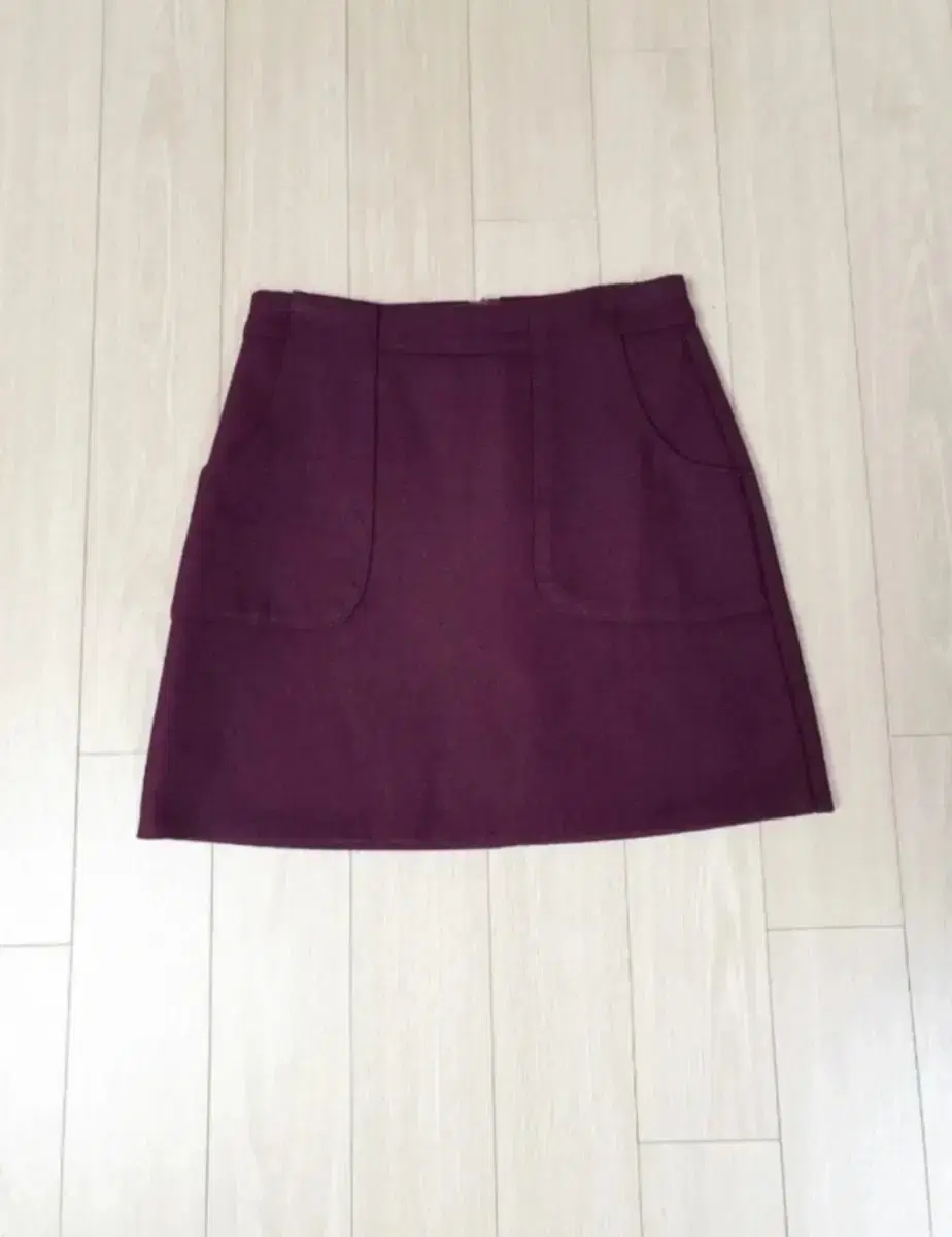 Basic wool mini skirt