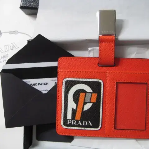 프라다 PRADA / 사피아노 ID 명찰클립 카드홀더