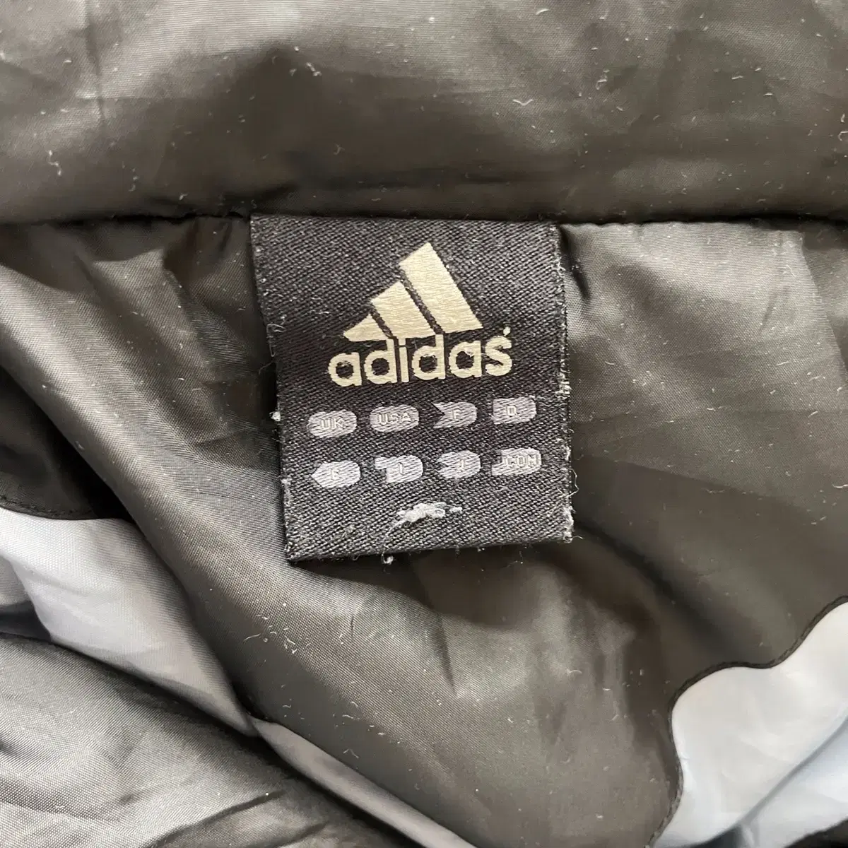 프롬브이 ADIDAS 아디다스 오리털 패딩 (M-L)