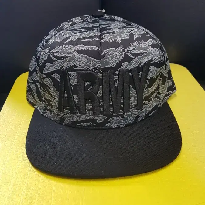 VANSHEE ORIGINAL SNAP BACK NEW ARRIVAL