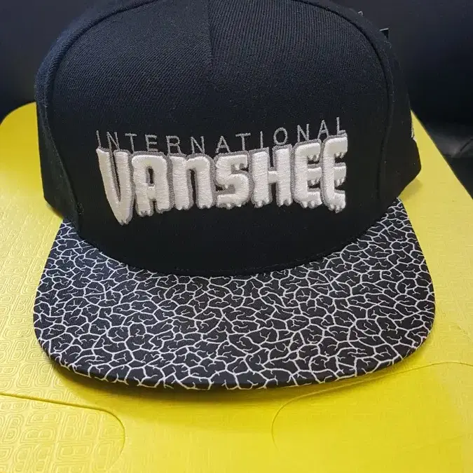 VANSHEE ORIGINAL SNAP BACK NEW ARRIVAL