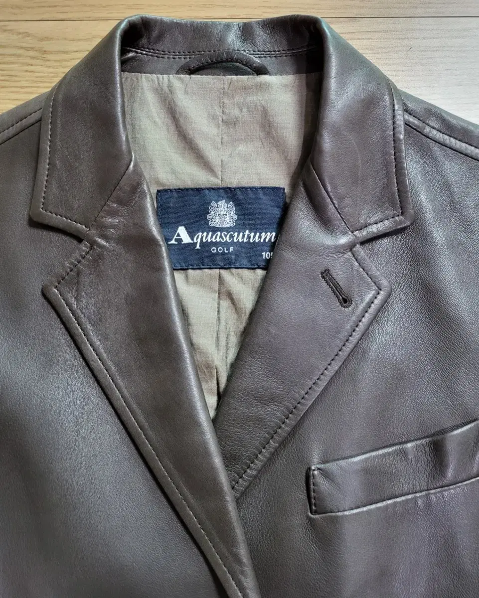 이태리 아쿠아스큐텀 AQUASCUTUM 가죽코드 팝니다 