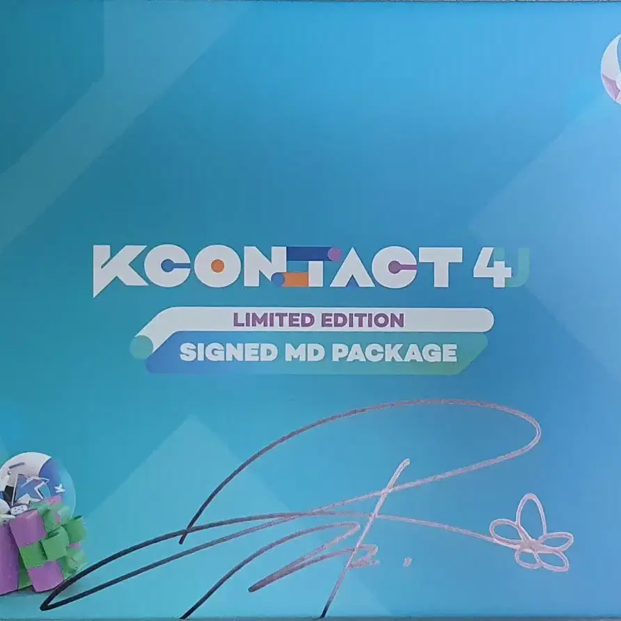 위키미키 KCON:TACT 4U 한정판 친필싸인 패키지 급처 판매합니다.