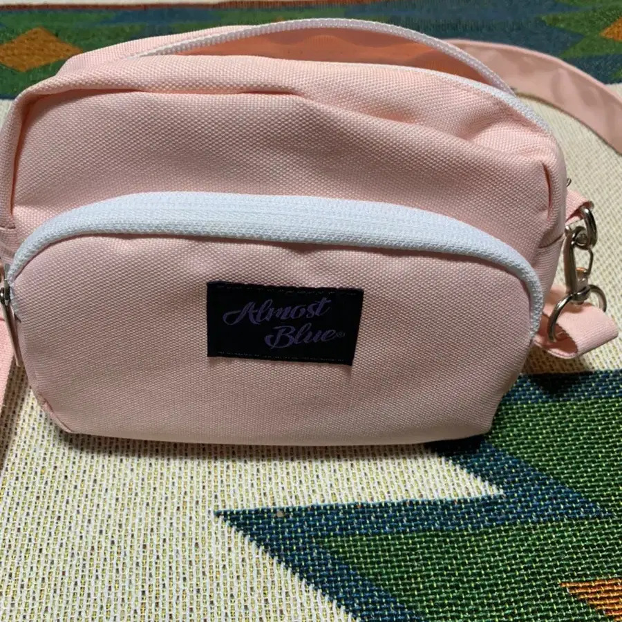 뮤 닮은얼모스트블루 almost blue-macaron bag(pink)