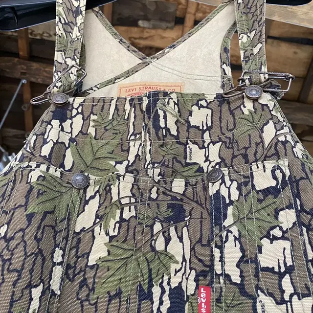 2013ss 슈프림 x 리바이스 tree camo overalls