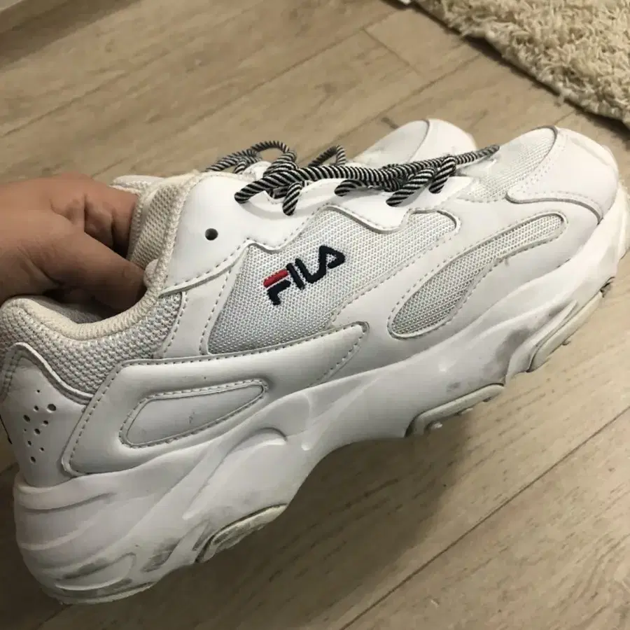 휠라 FILA 신발 팝니다