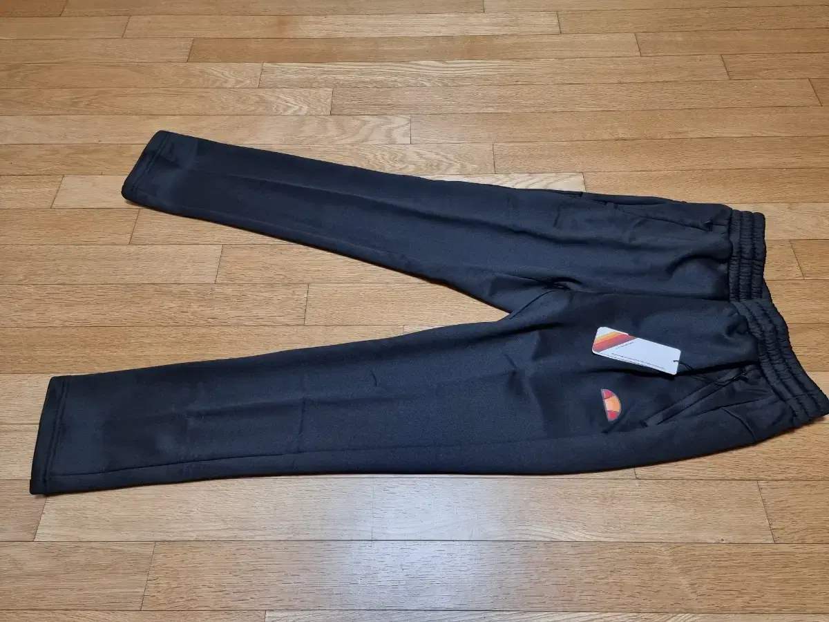 L'Elysée Brushed Training Pants